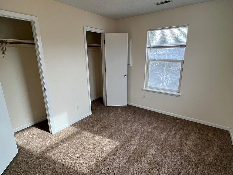 1810 Creasy Springs Rd — Photo 8