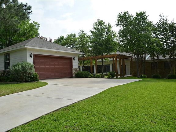 2nd image of 2707 Wooded Acres Dr