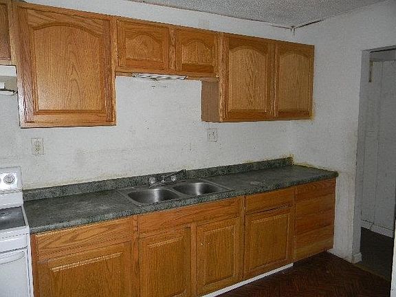 4th image of 1805 E Depauw Ave