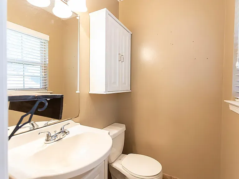 130 Country Club Dr — Photo 16