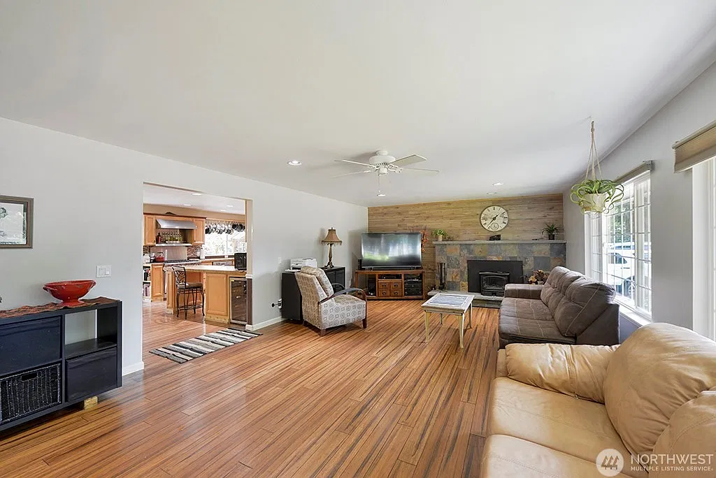 3 bed, 2120 sqft, $3,700 — Photo 4