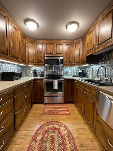 220 Pinewood Ln Photo 1