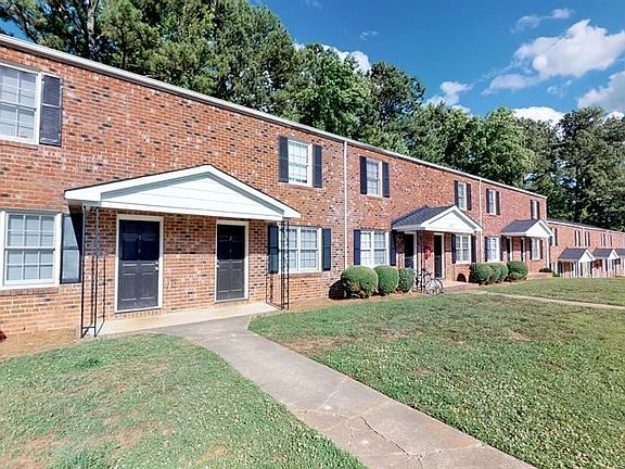 1700 buildings at Colonial