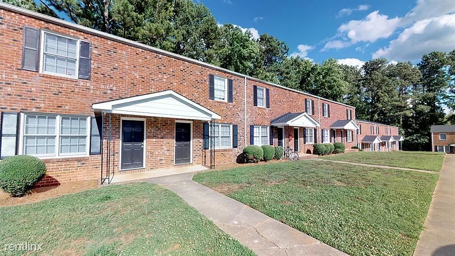 1700 buildings at Colonial