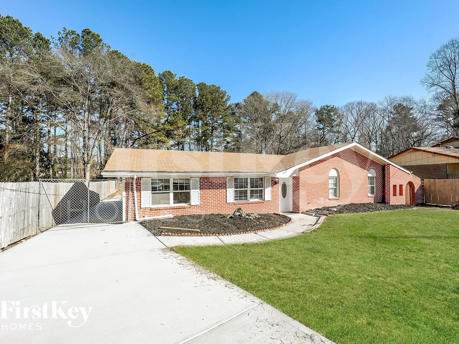 4 bed, 1.5 bath, 1653 sqft, $1,800 — Photo 2