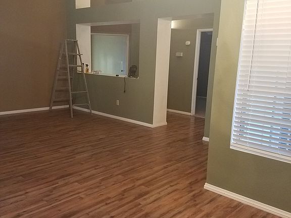 2nd image of 43309 Vineyard Dr