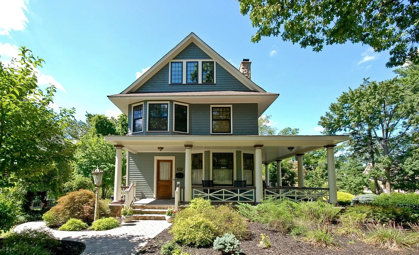 67 Oak Ave photo 1
