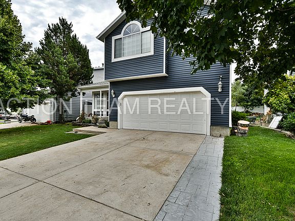 2nd image of 2853 W Sussex Pl