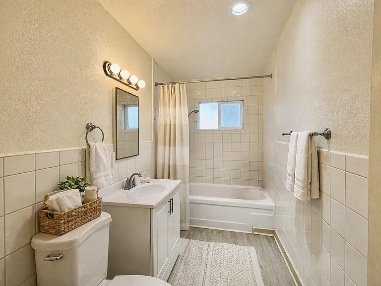 1810 W Sallie Ln #M10 — Photo 6