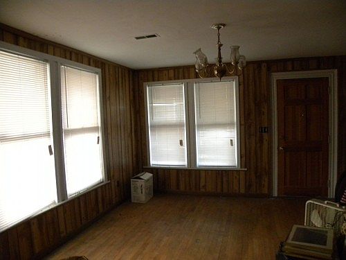 1st image of 105 E 15th St