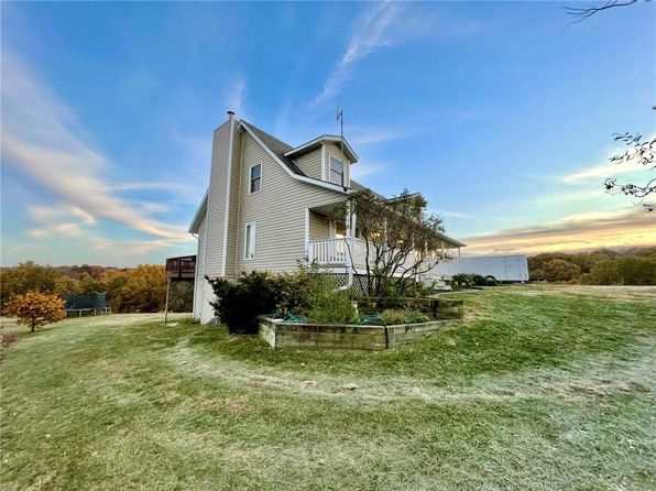 48451 Club Dr, Milan, MO 63556