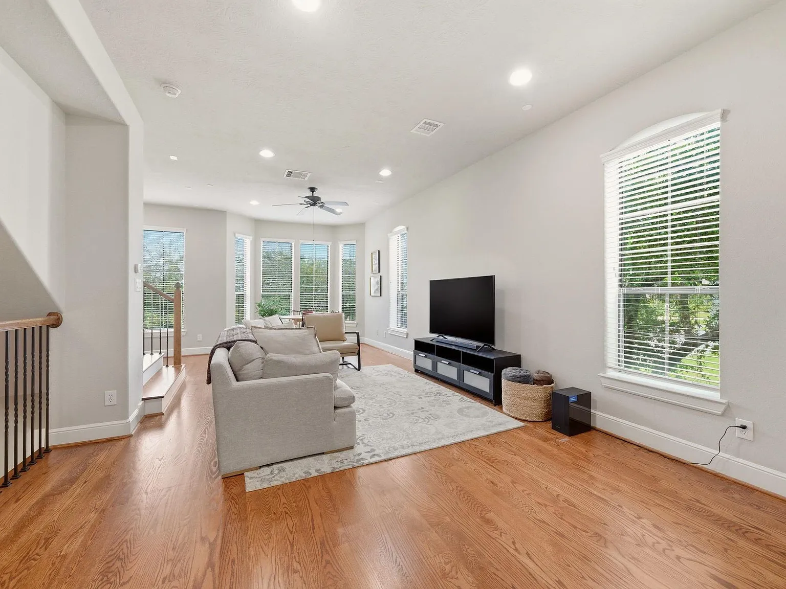 3 bed, 3.5 bath, 1743 sqft, $3,000 — Photo 4