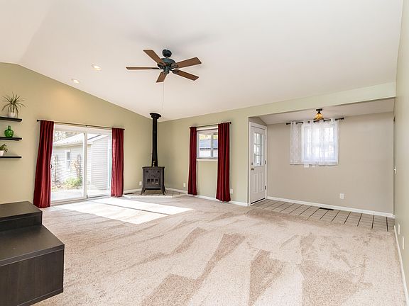 3rd image of 33909 Orangelawn St