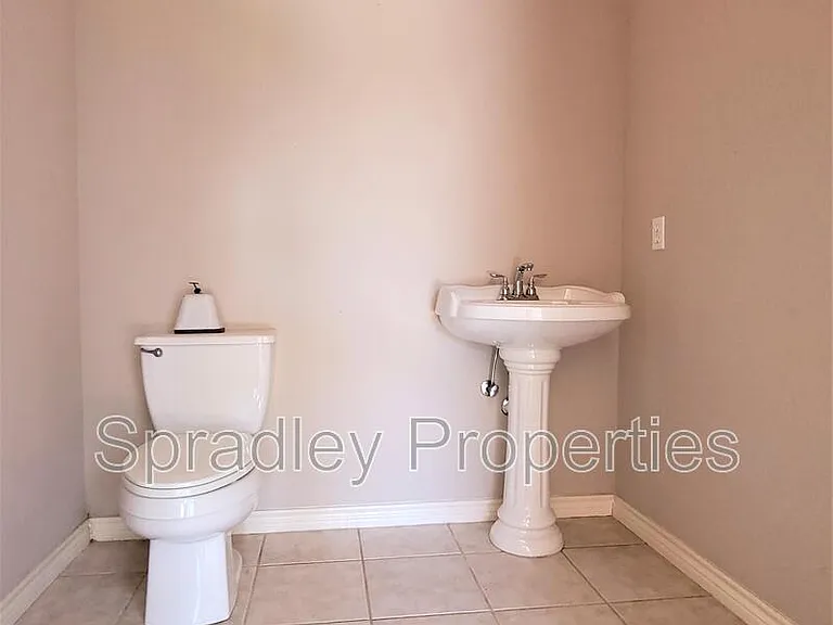 505 Marshall Dr — Photo 10