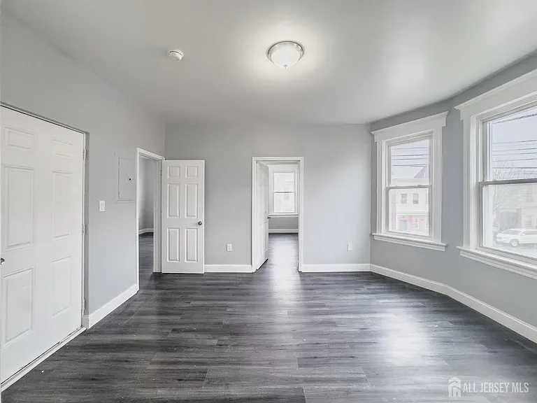556 Roosevelt Ave #2 — Photo 10