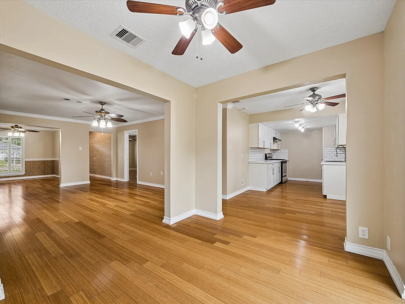 3 bed, 2.0 bath, 1634 sqft, $2,300 — Photo 3