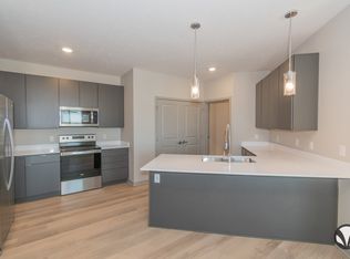 Chateau at Yankee Hill Apartments, Lincoln, NE 68516
