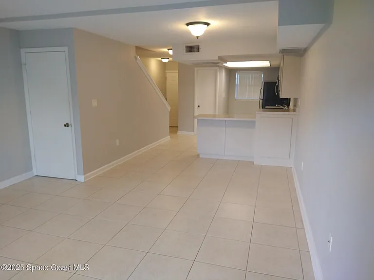 1020 Pinetree Dr #8 — Photo 7