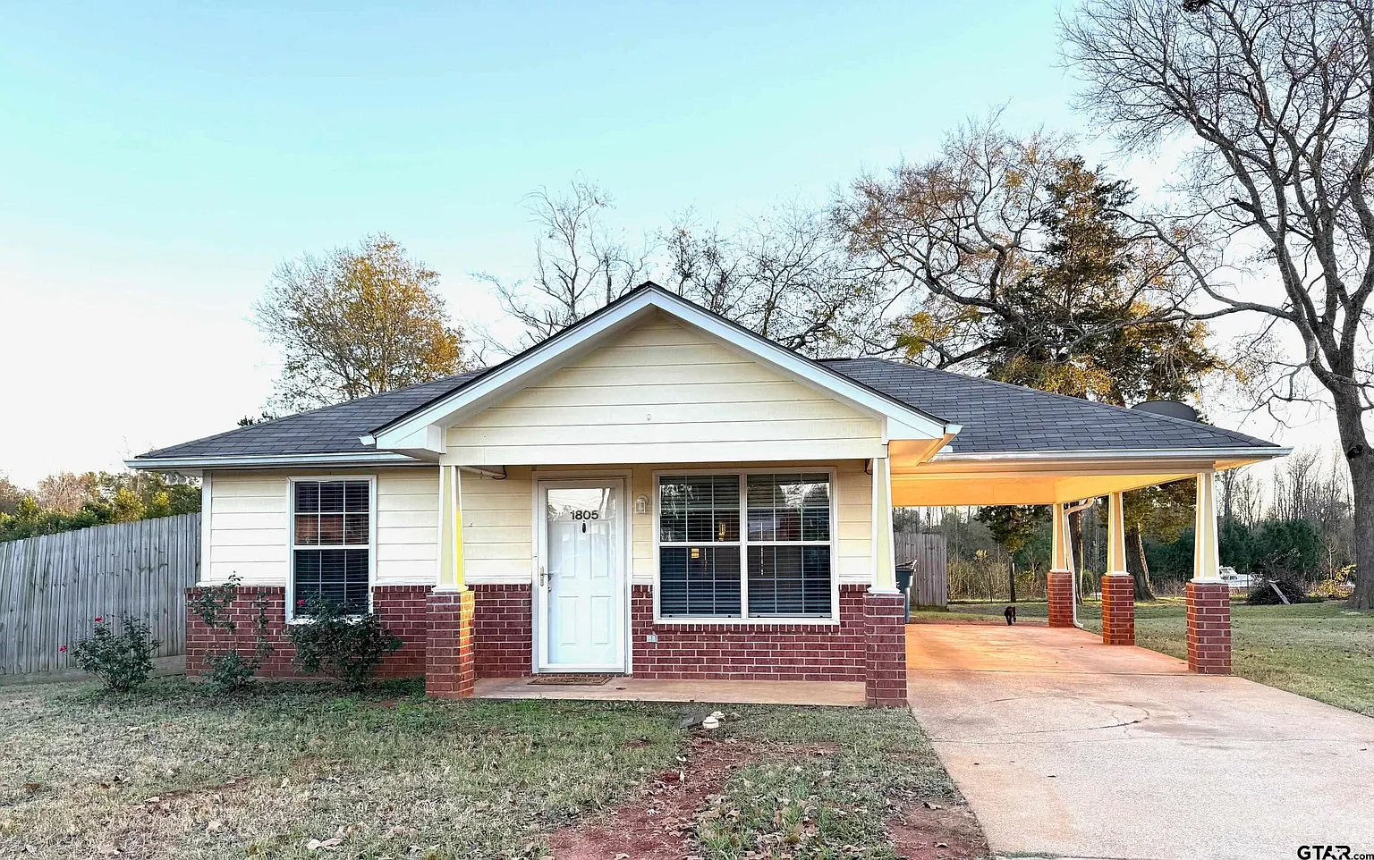 1805 Park Lane Cir photo 1