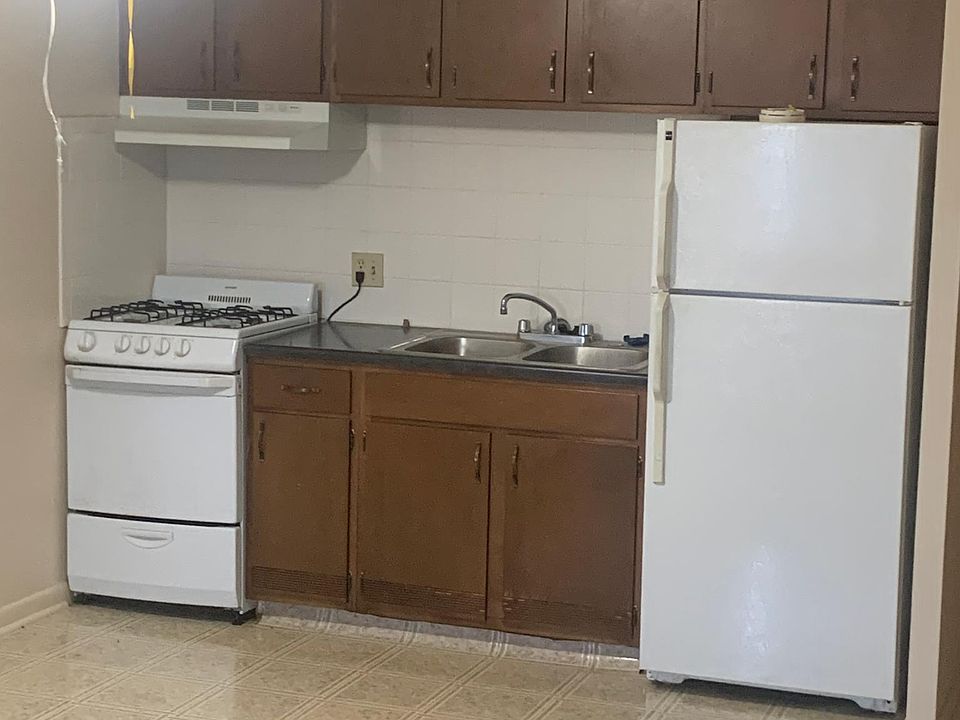 1st image of 4805 S 90th St #0