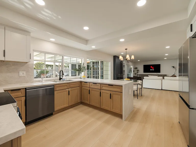 24262 Lysanda Dr — Photo 18