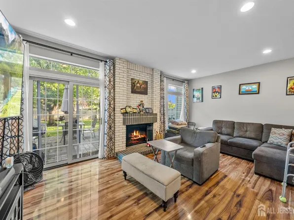 12 Borelle Sq, Parlin, NJ 08859