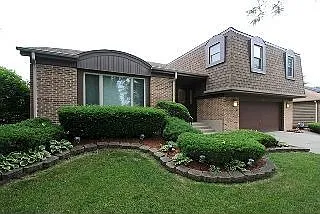 240 E Fox Hill Dr photo 1