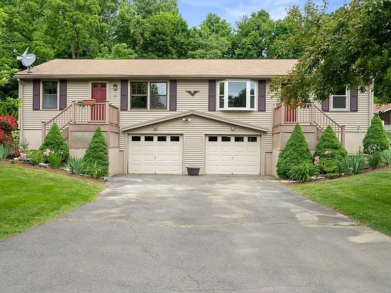 46 Harrison Pl — Photo 1