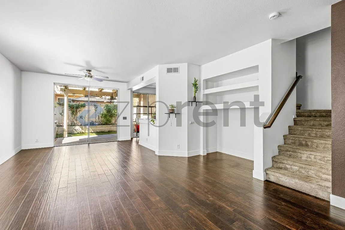3 bed, 2.5 bath, 1447 sqft, $4,350 — Photo 4