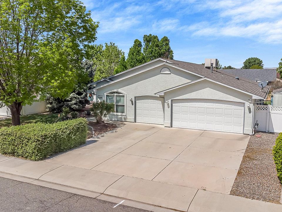 1st image of 2866 Pinehurst Ln