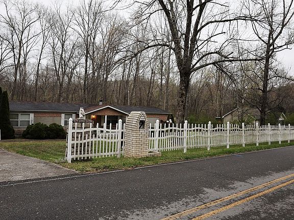 3rd image of 1050 Macon Wall Rd