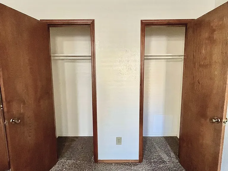 300 Chalmette Dr — Photo 3