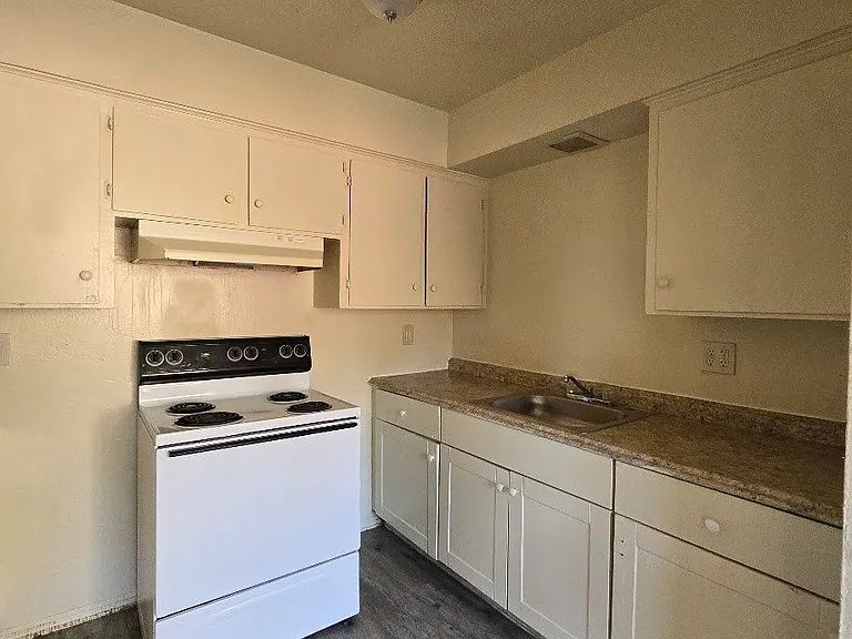 4240 E Clay Ave #1 — Photo 5