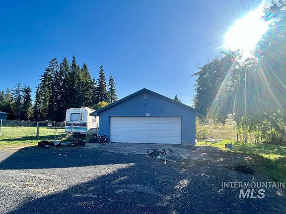 3rd image of 823 Pleasant Acre Dr
