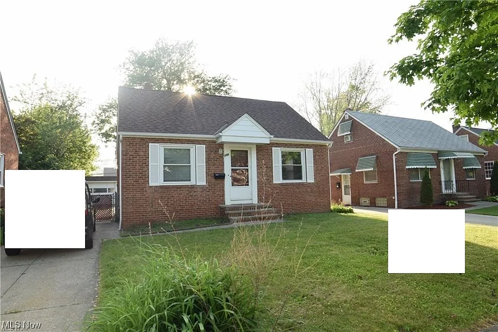 296 E 246th St photo 1