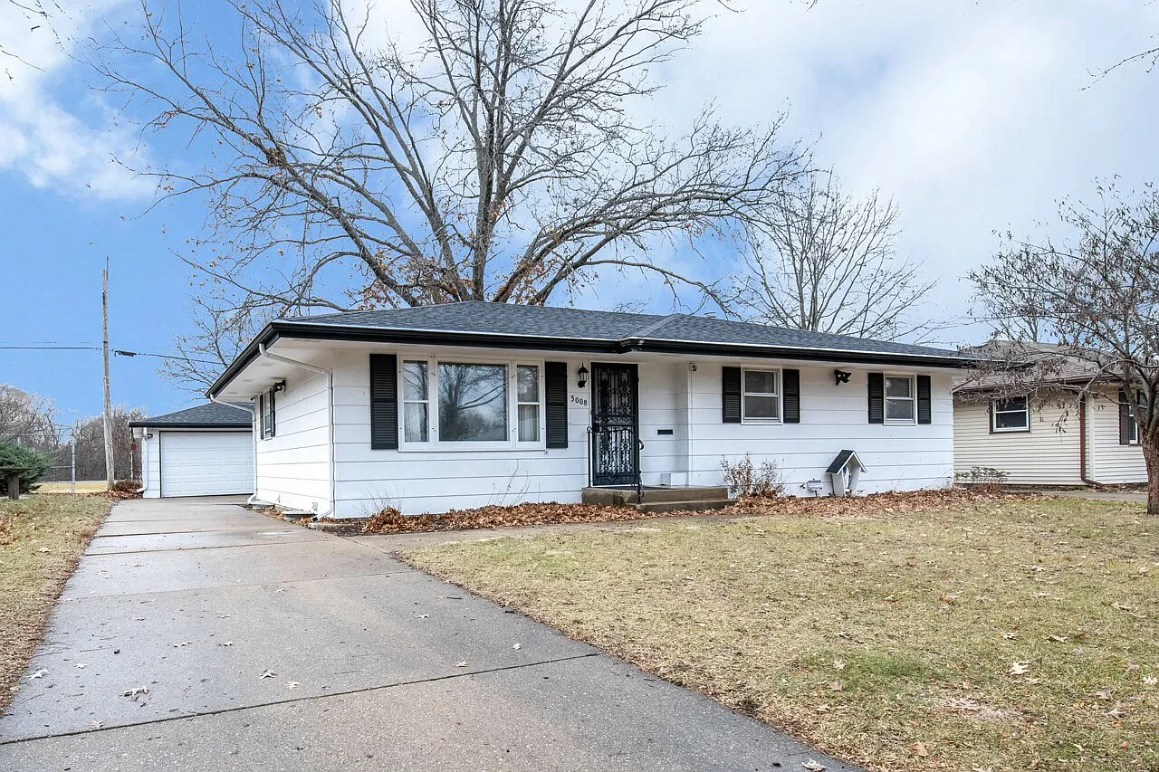 3008 Prial Ave photo 1