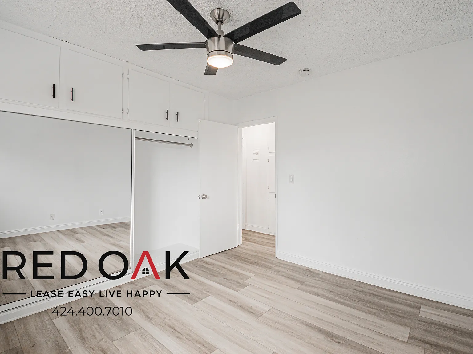 ~1 Month FREE~ Beautiful Two Bedroom with Available Parking, Spacious Bedrooms, and Community Poo... — Photo 2