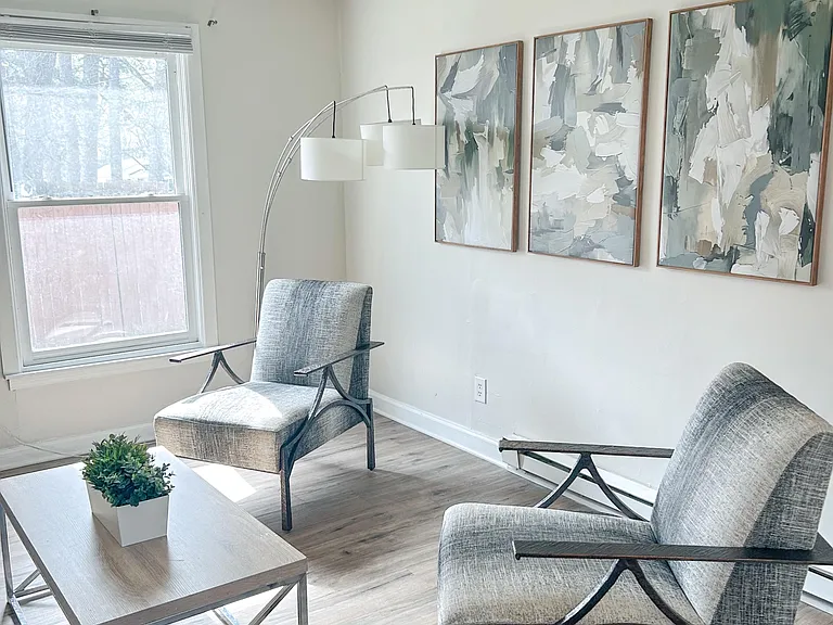 Kentucky Ave — Photo 9