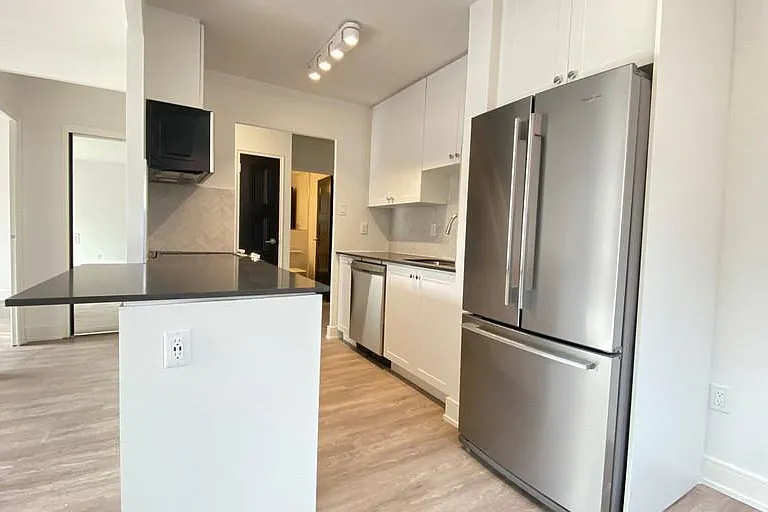 66 Spadina Rd — Photo 3