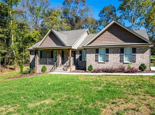 520 Lakeside Dr, Stoneville, NC 27048