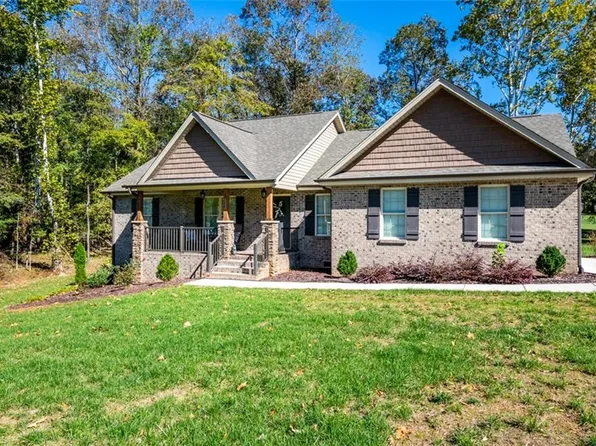 520 Lakeside Dr, Stoneville, NC 27048