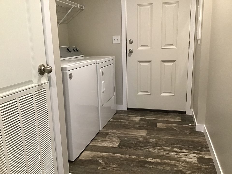 1st image of 560 Bellewood Dr SE #104