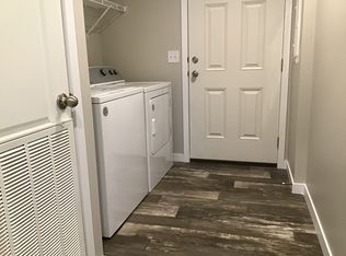 560 Bellewood Dr SE #104, Grand Rapids, MI 49548