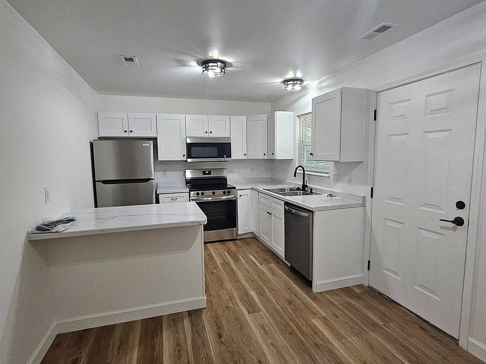 1st image of 170 Westmount Dr APT 27