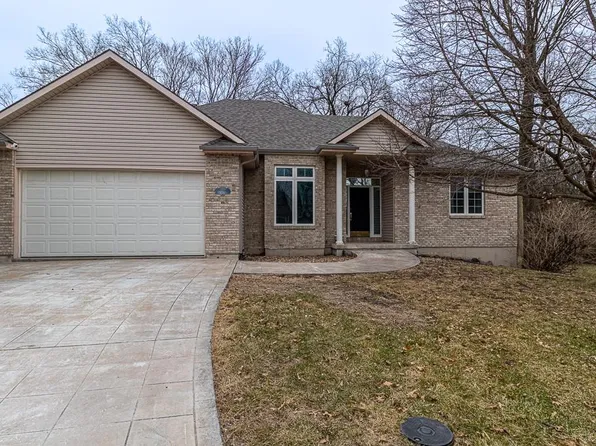 303 W 11th St, Kearney, MO 64060