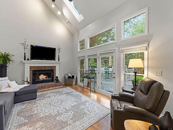 2nd image of 509 Turnberry Dr