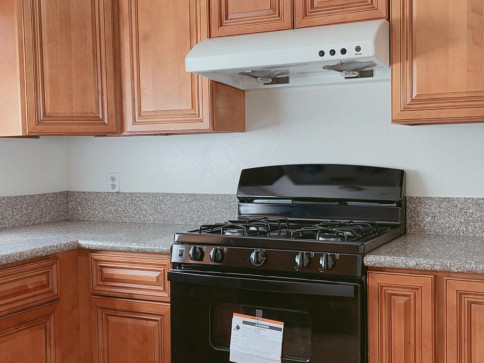1st image of 614 N Mar Vista Ave