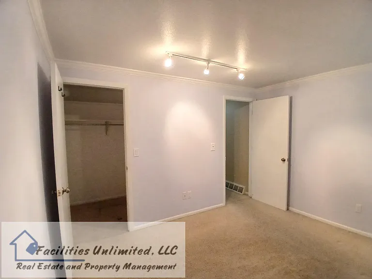 4519 Seaway Cir — Photo 8