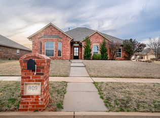 809 Caroline Dr, Yukon, OK 73099