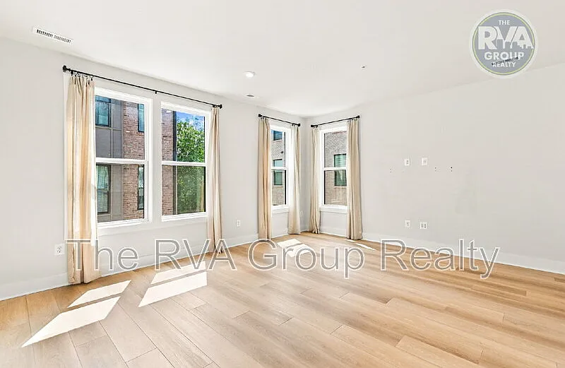 3 bed, 2.5 bath, 2495 sqft, $3,295 — Photo 3